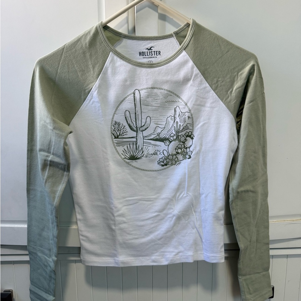 Hollister Sage Green and White Desert Graphic Raglan